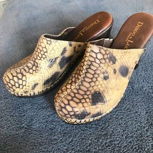Diego di Lucca Sanke Skin print clogs, Size 6.5
